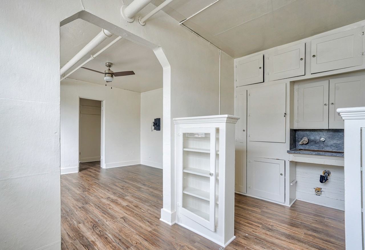 Warnell Apartments! - Photo 2 of 9