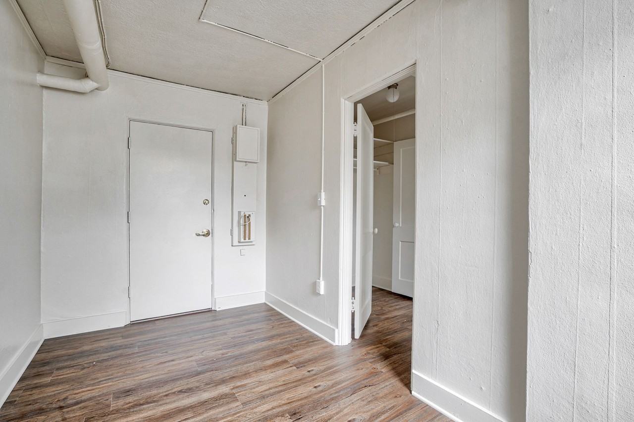 Warnell Apartments! - Photo 5 of 9