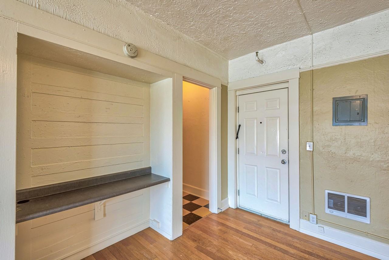 Mattsonian Apartments! - Photo 4 of 11