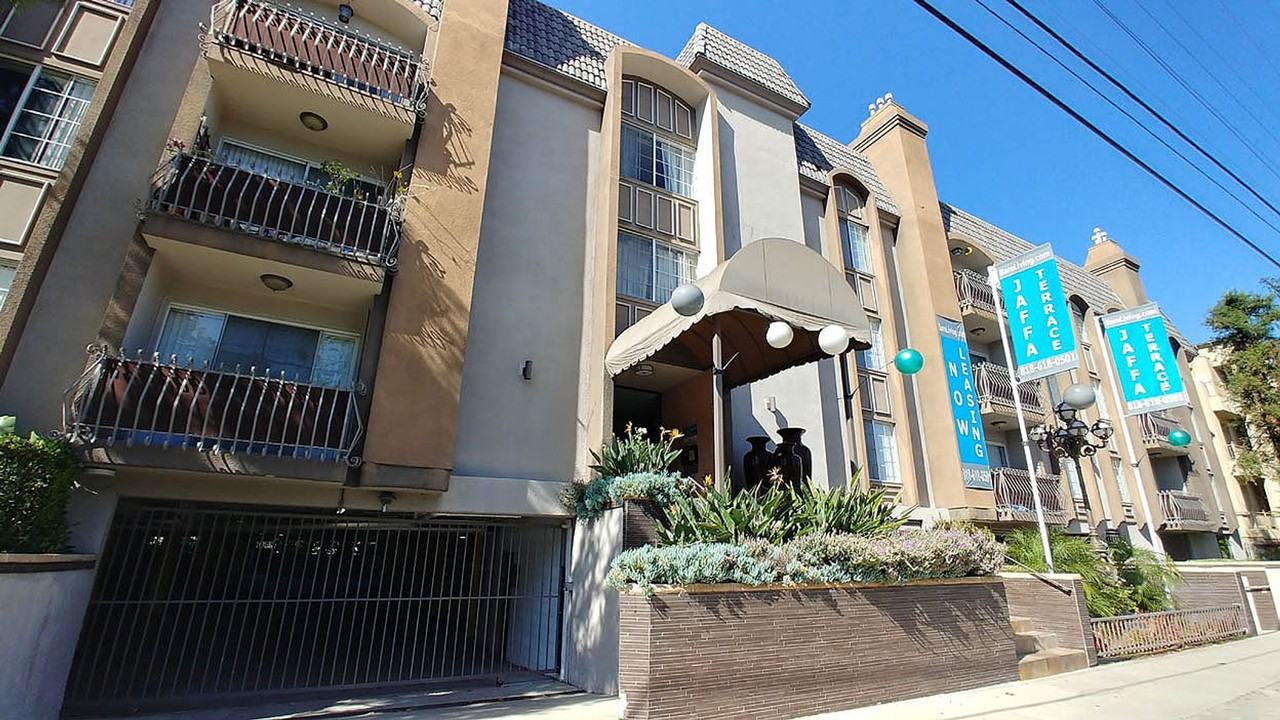 Jaffa Terrace in Toluca Lake - Photo 2 of 50