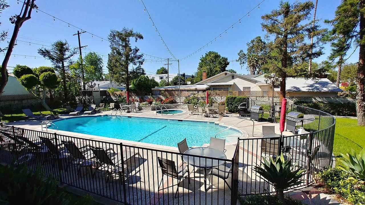 Jaffa Terrace in Toluca Lake - Photo 5 of 50