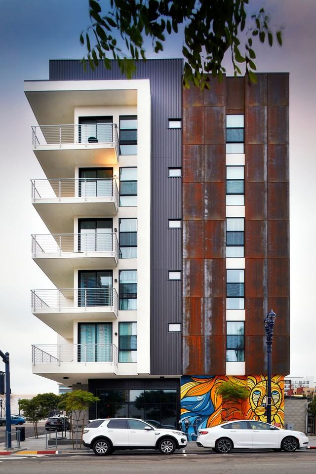 Where Convenience meets Comfort at the Leo - Photo 2 of 8