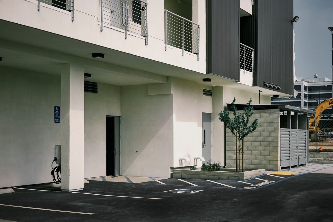 Where Convenience meets Comfort at the Leo - Photo 7 of 8