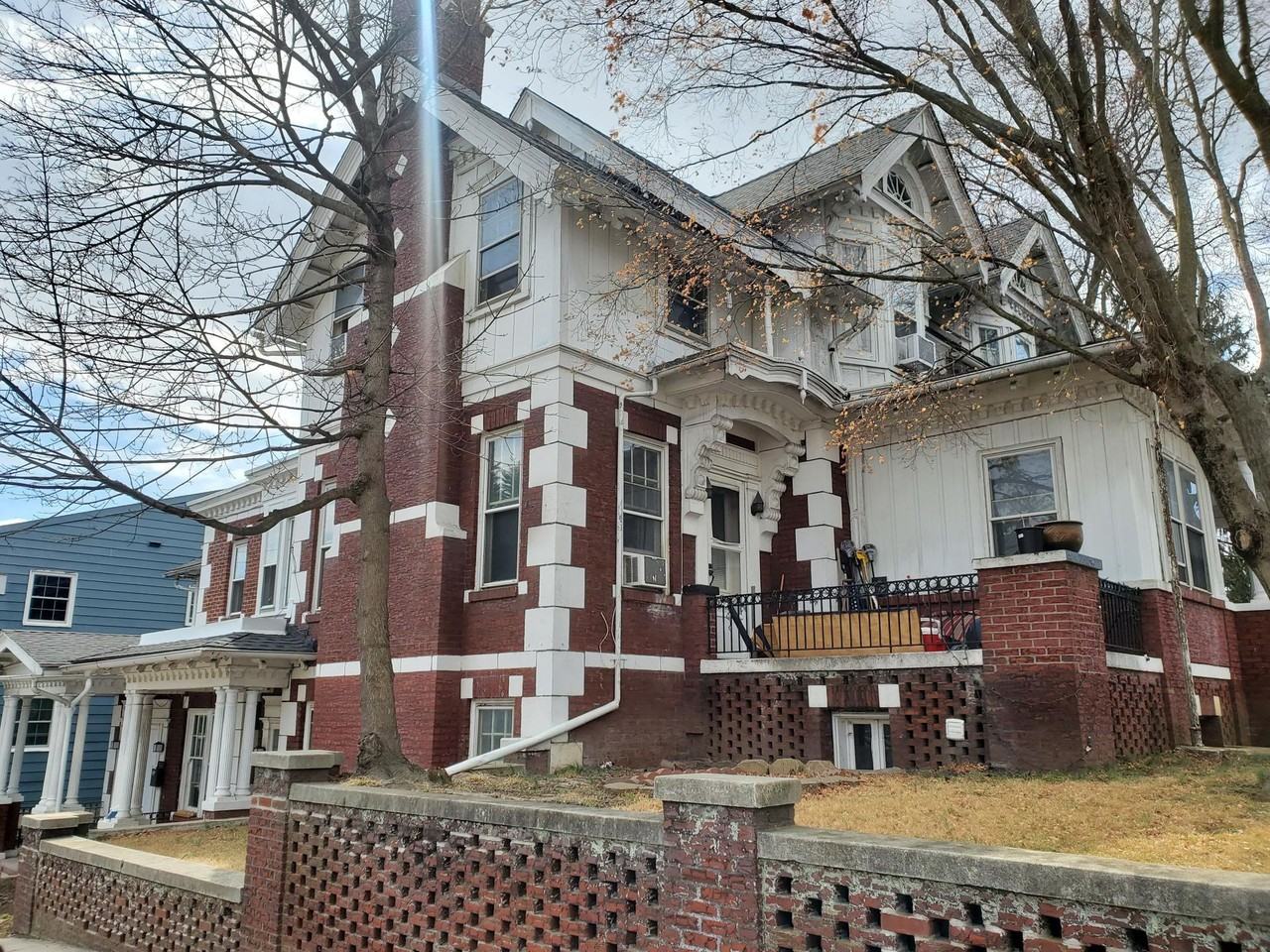 866 Dewey Ave - Photo 2 of 3