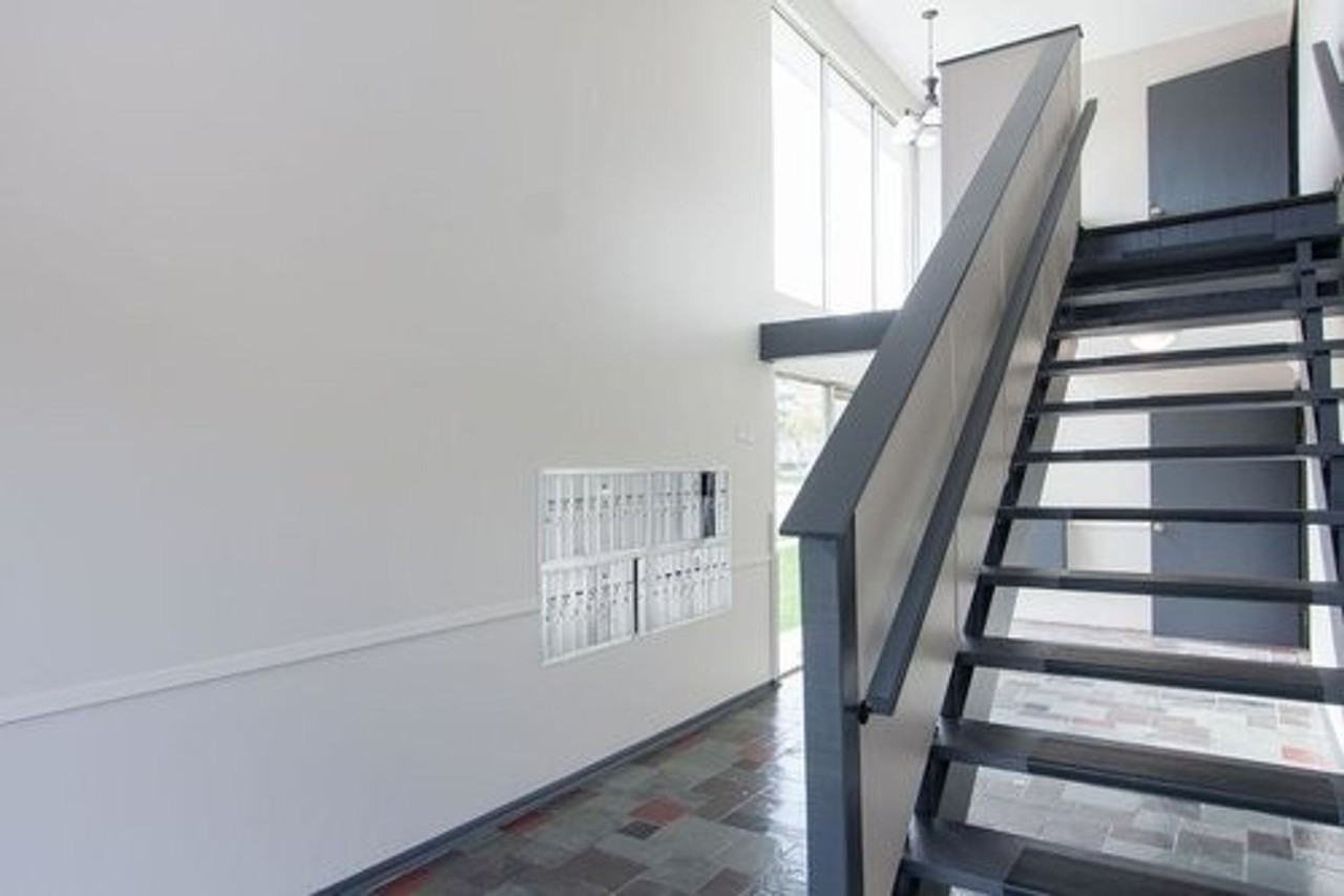 2420 Northwestern Ave - Photo 4 of 12