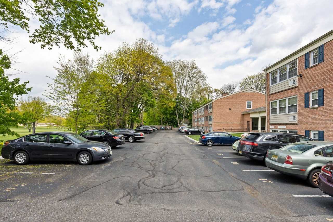 747 Valley Apartments - Photo 4 of 15