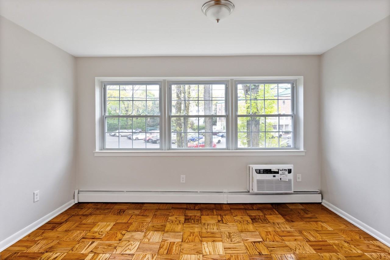 747 Valley Apartments - Photo 7 of 15