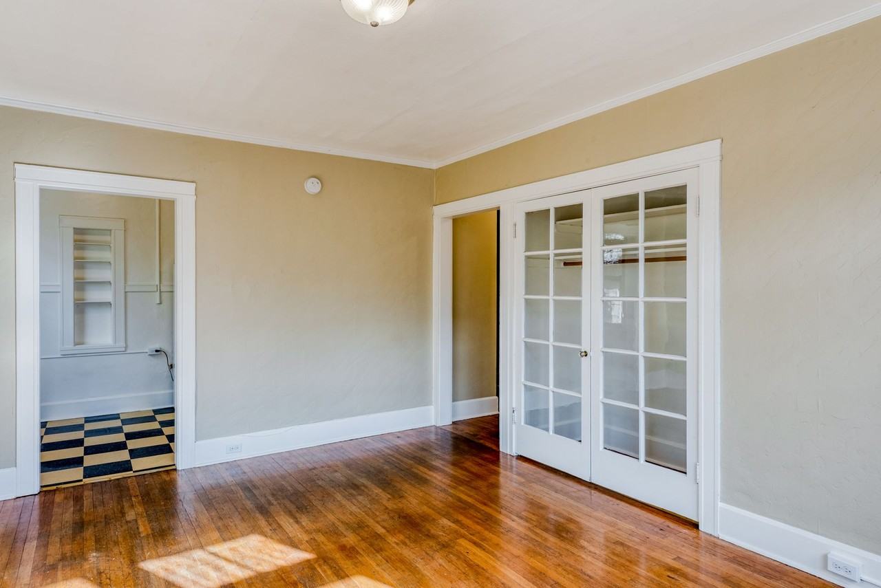 Vintage Living in SE Portland! - Photo 5 of 11