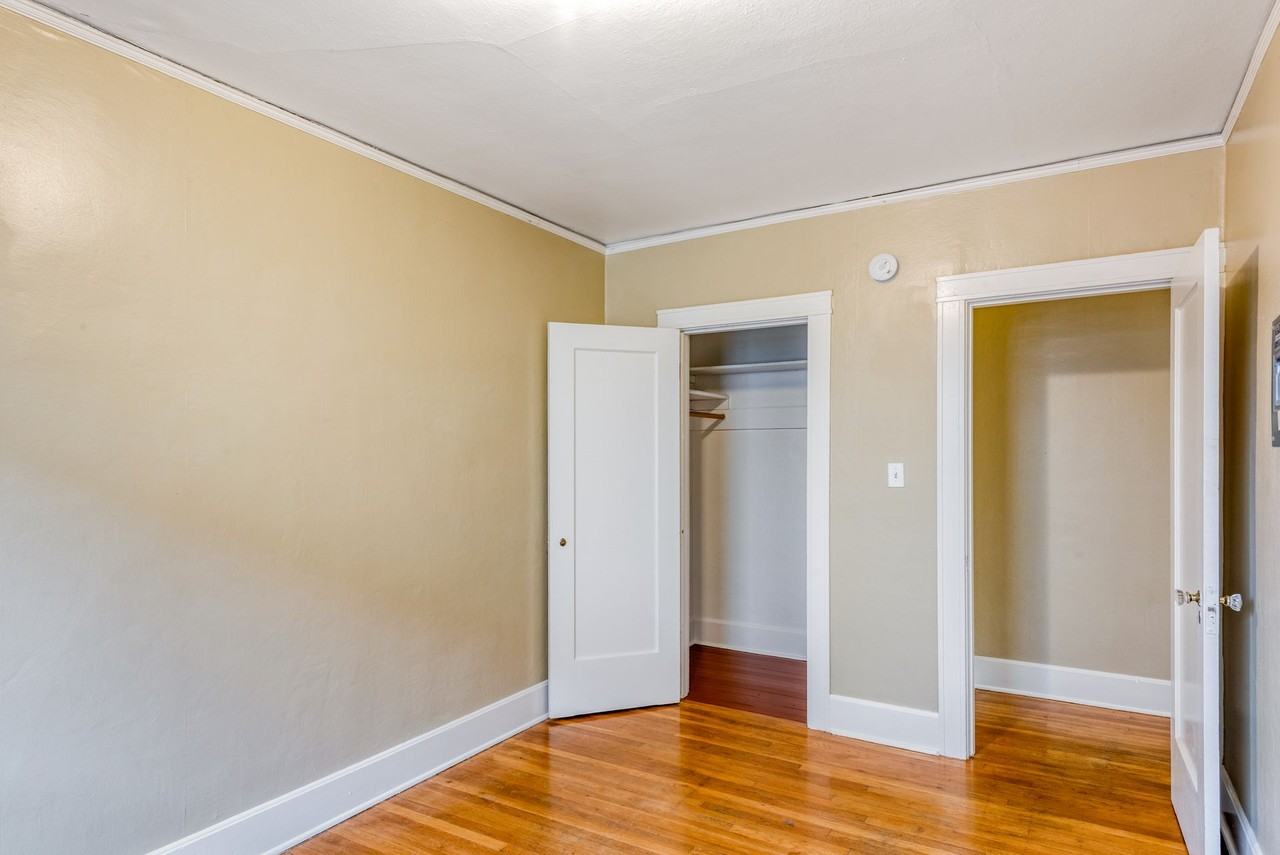 Vintage Living in SE Portland! - Photo 6 of 11