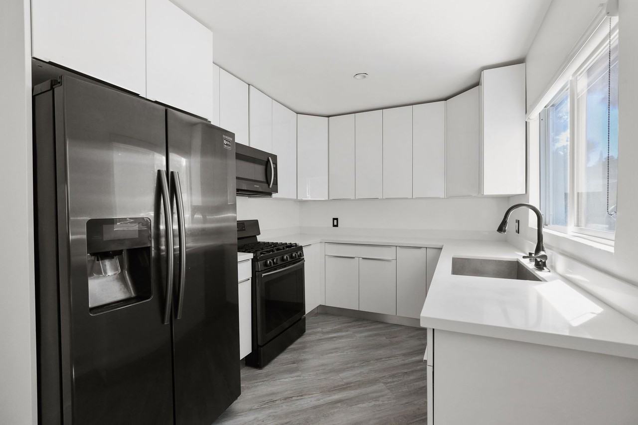 1486 Silver Lake Boulevard Apartments - Photo 3 of 29