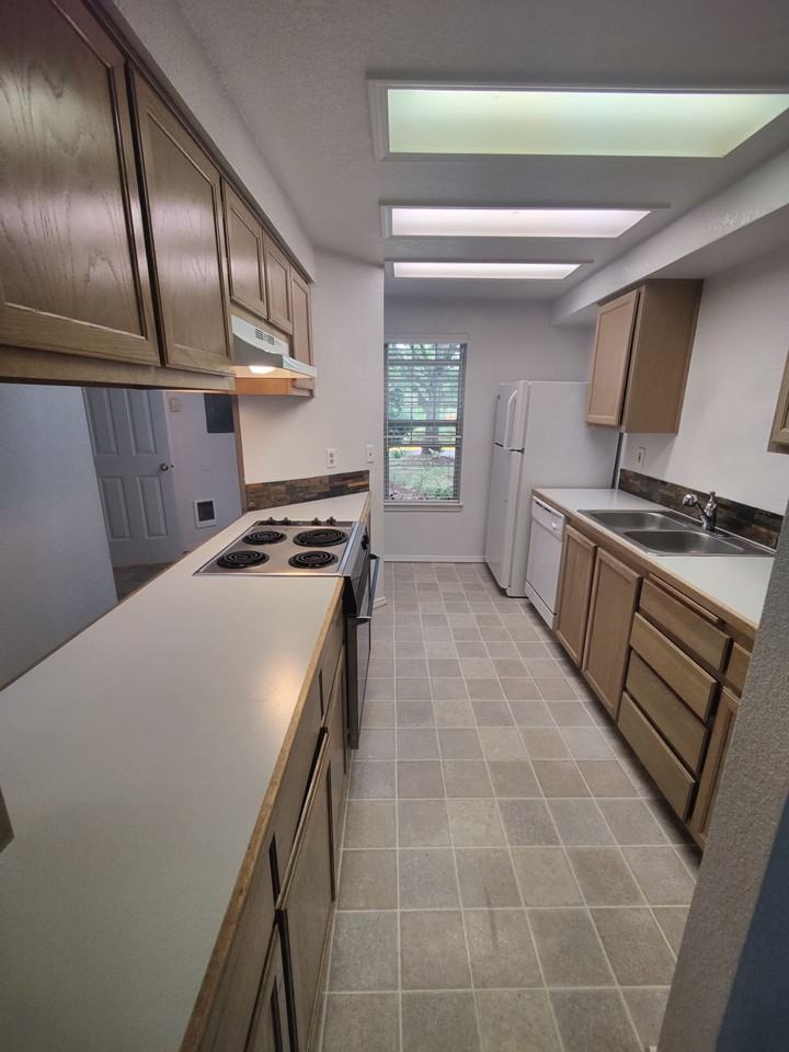 Regency Park Townhomes - Photo 5 of 14