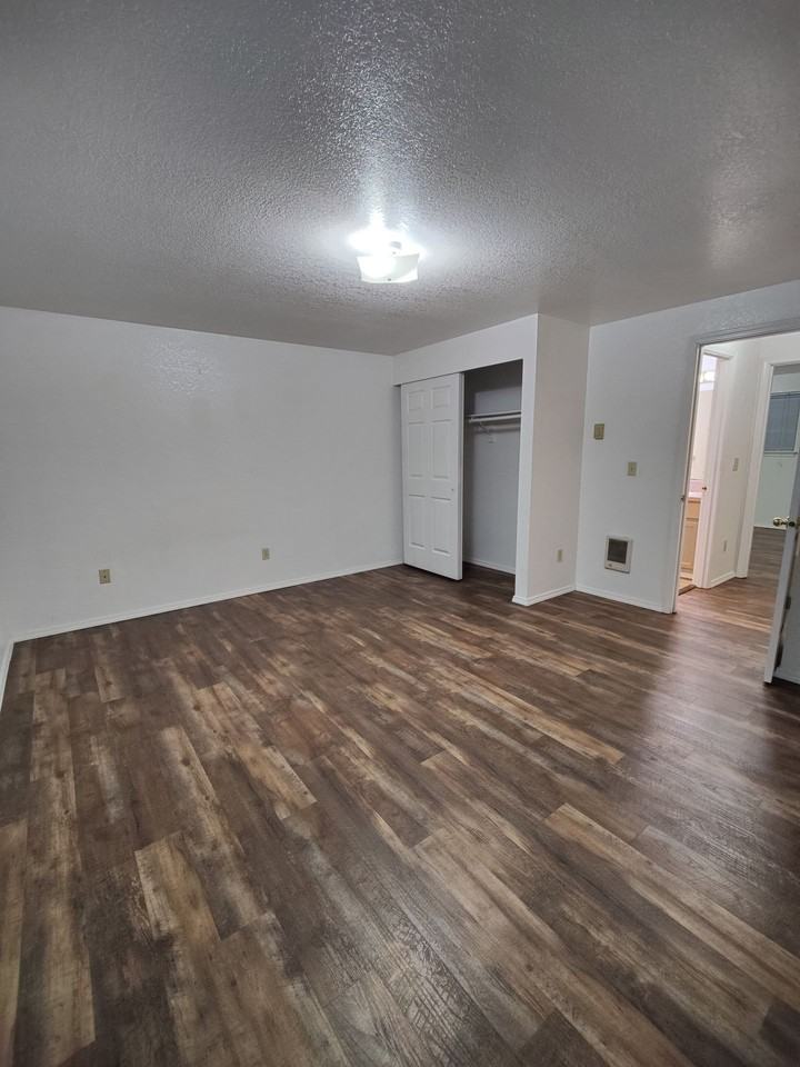 Regency Park Townhomes Apartments 1109 Schurman Dr S, Salem, OR 97302