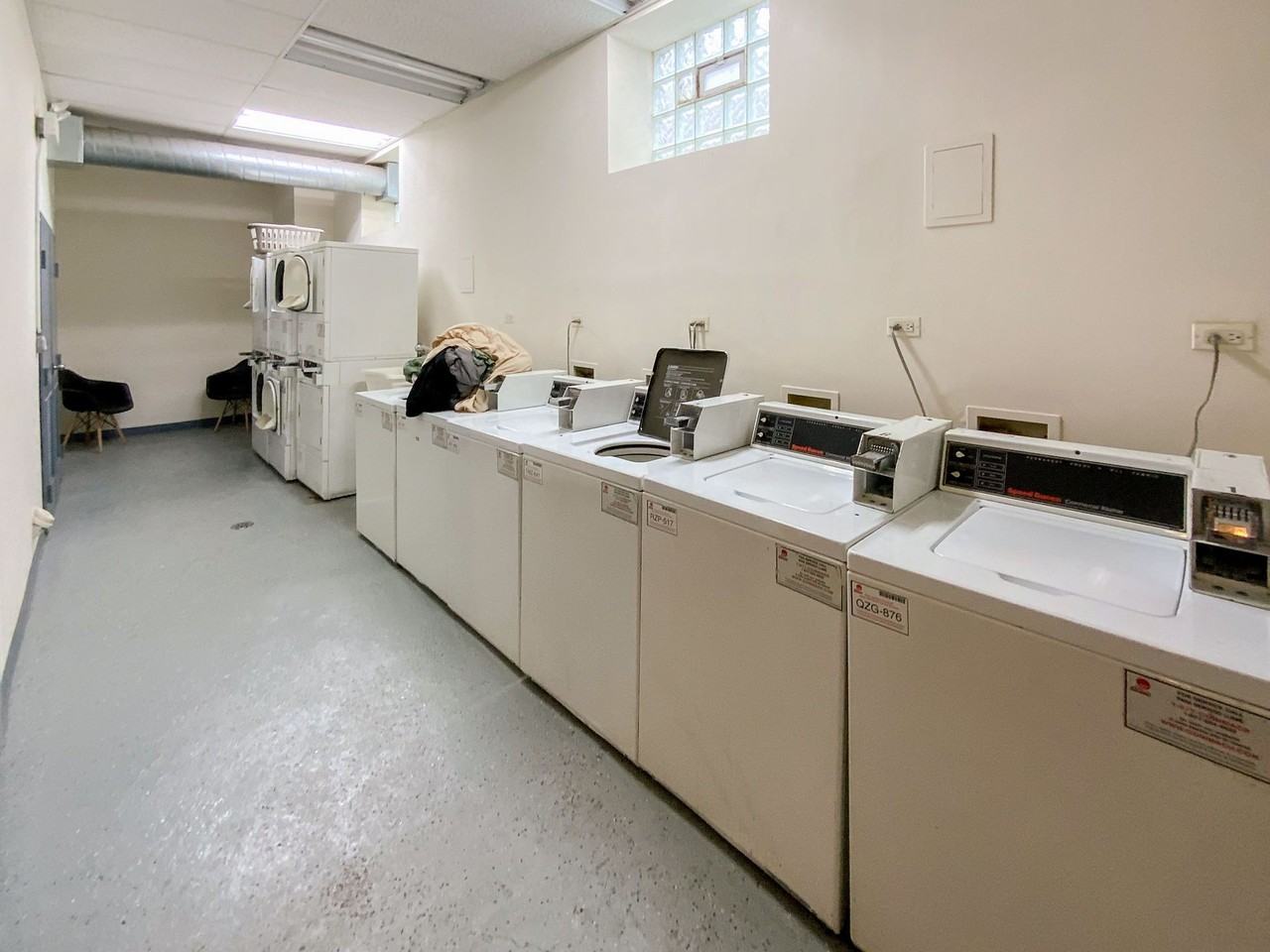 3912-28 N. Pine Grove - Photo 4 of 10