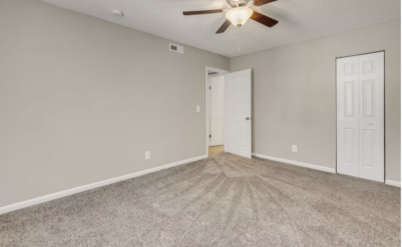 Volare Apartments - Photo 6 of 42