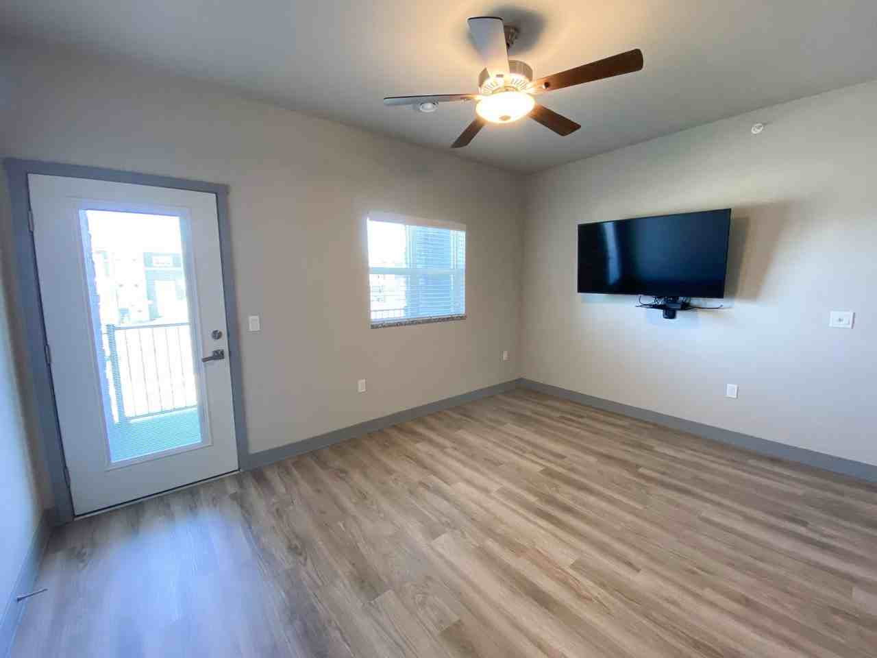 Aurora Heights | 3400 - Photo 3 of 13