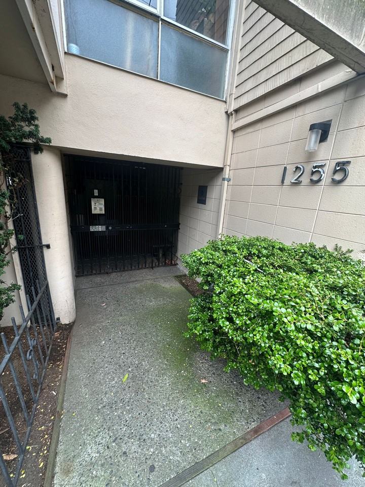 1255 Page Street (499r) - Photo 2 of 5