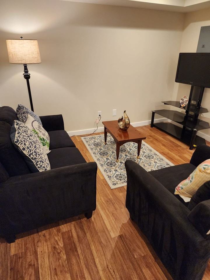 Charming 2 Bedroom 1 Bathroom Lower Unit Duplex in Lakewood!! - Photo 2 of 10