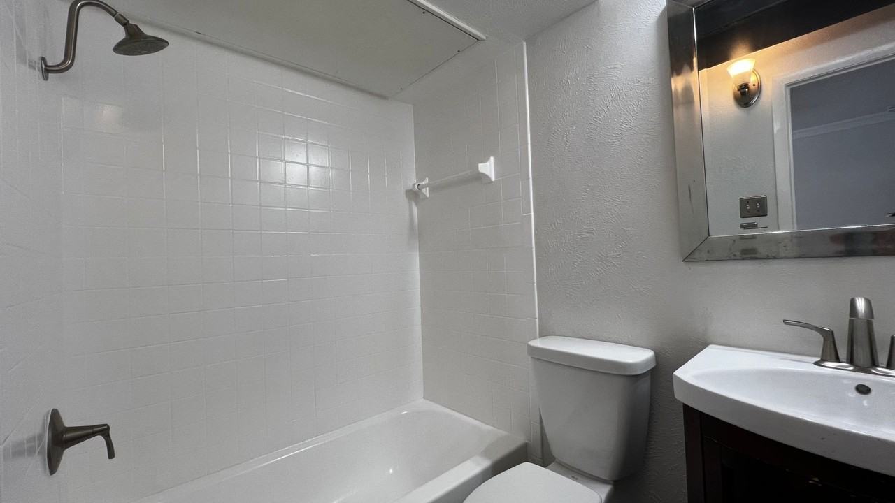 Tribeca Apartments - Photo 4 of 18