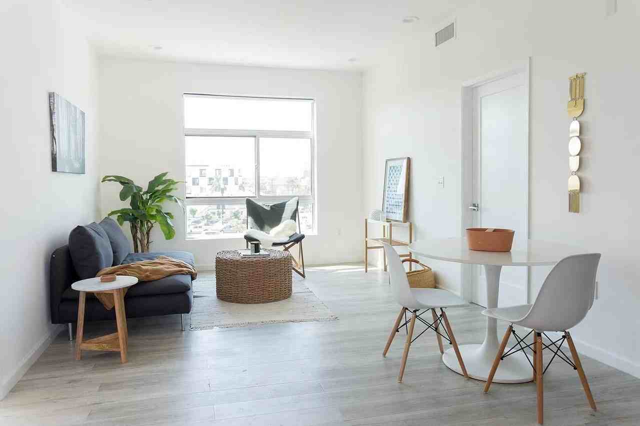 978 S Mariposa Ave - Photo 5 of 33