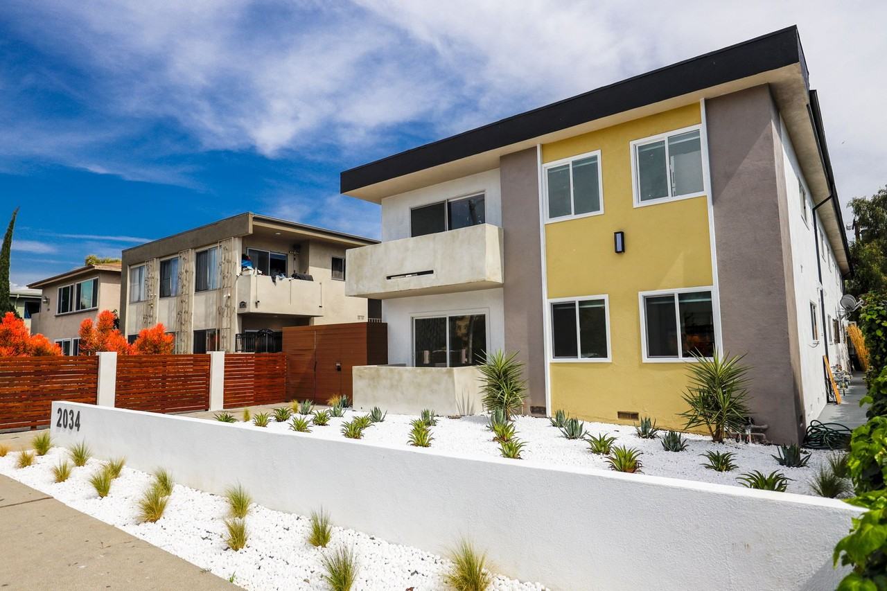 2034 S Garth Avenue Apartments - Photo 4 of 41