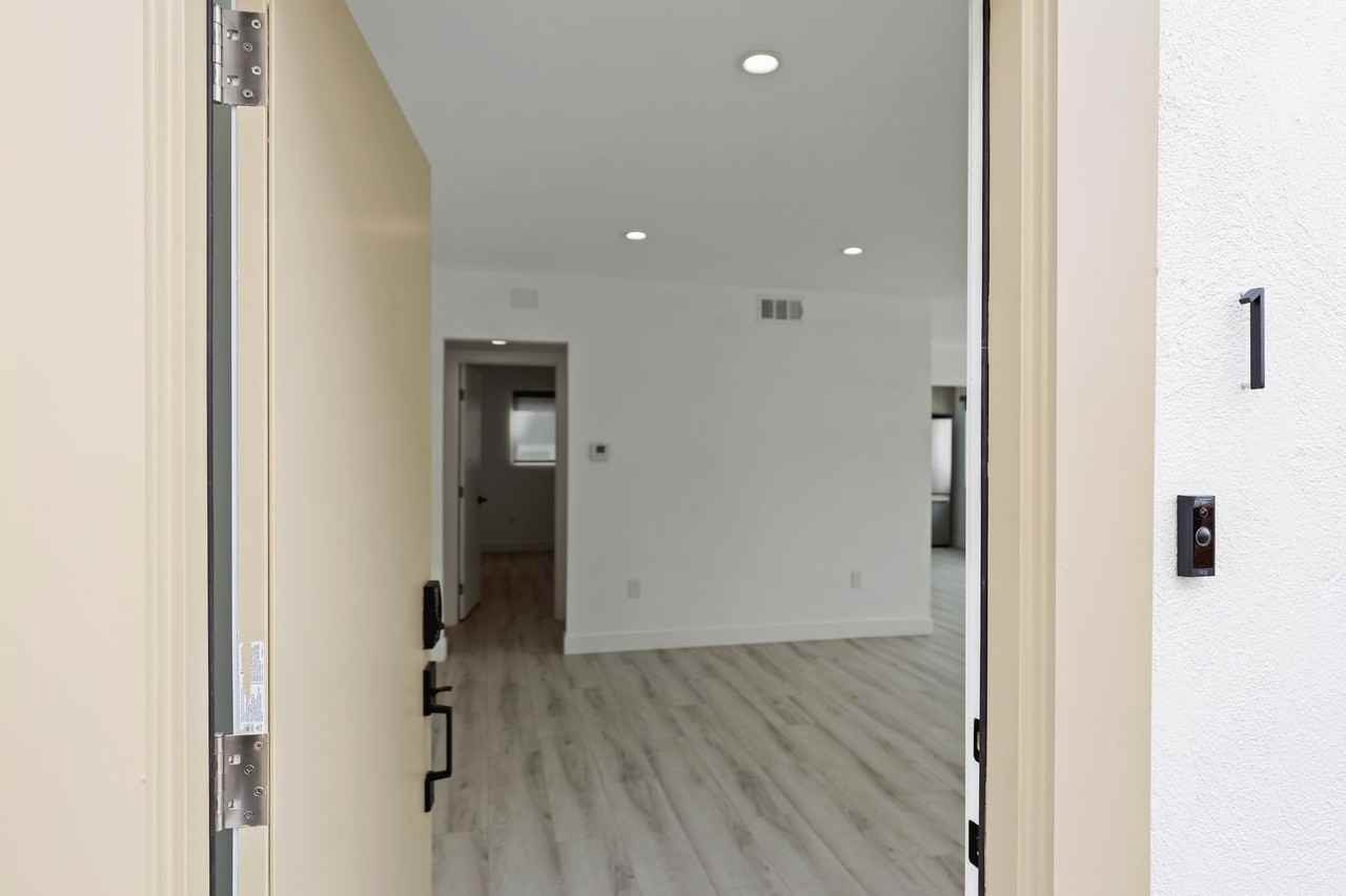 2034 S Garth Avenue Apartments - Photo 6 of 41