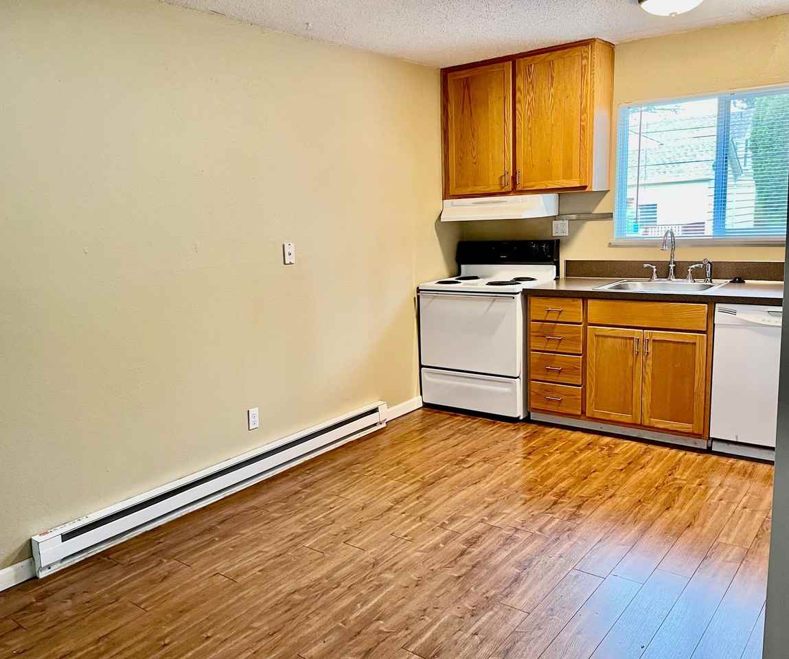 638 - 130 SE 30th Place - Photo 2 of 7