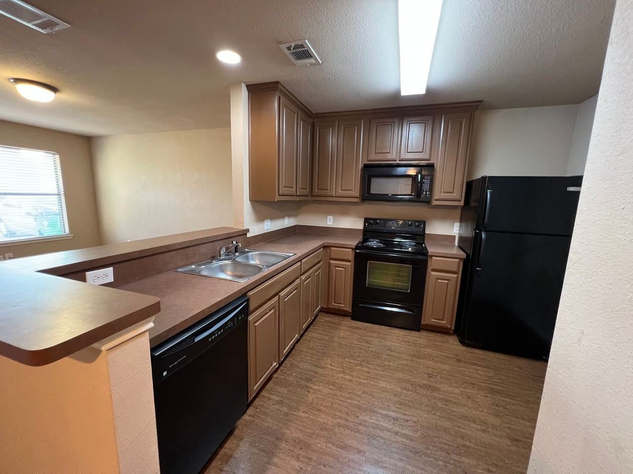 2701 Lovers Ln - Photo 6 of 21