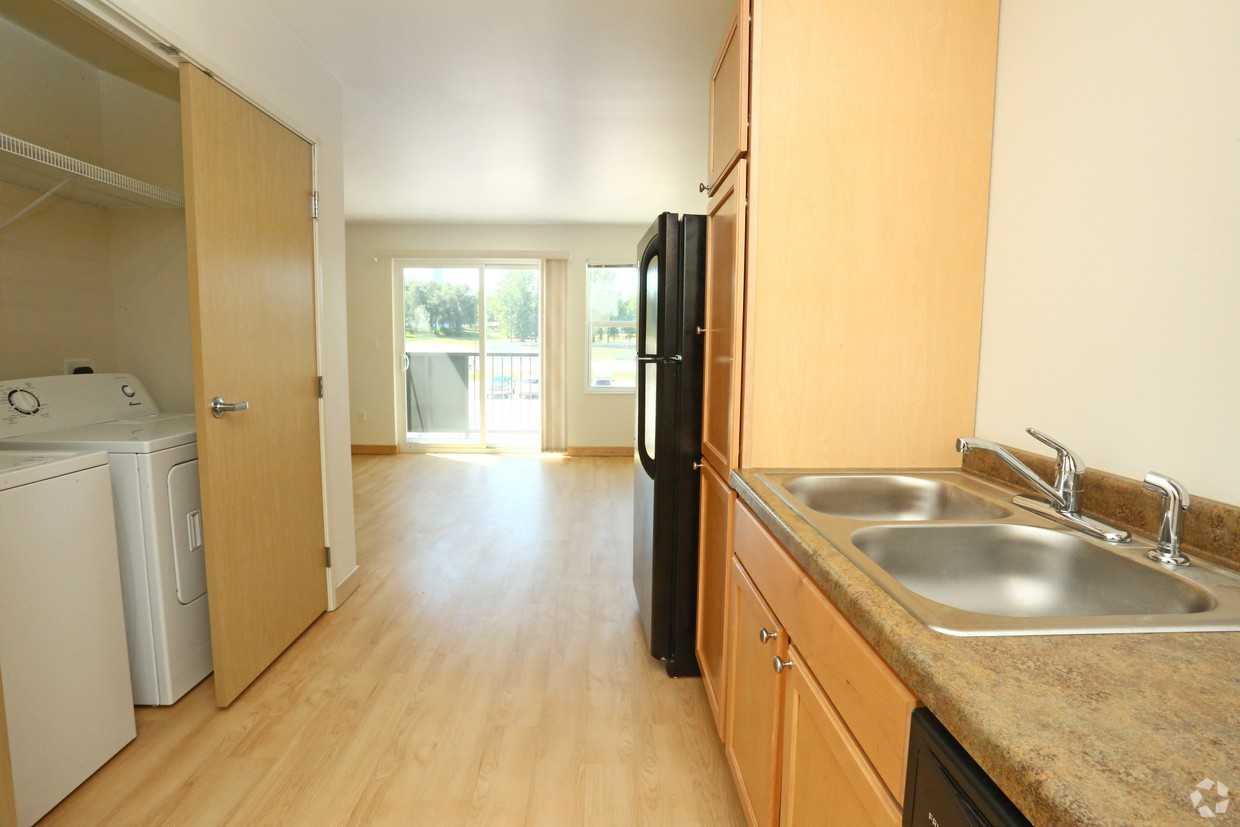 Badlands Apartments II - Photo 7 of 22