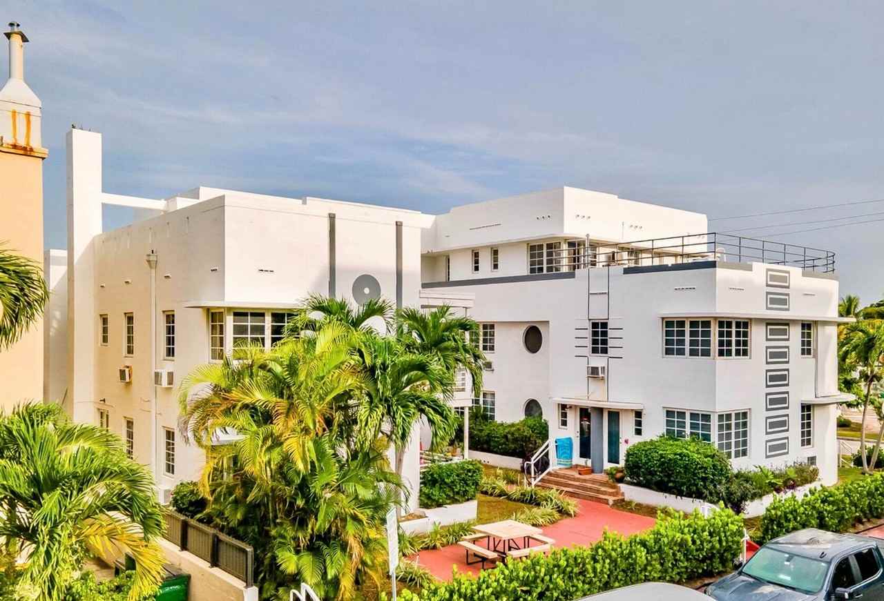 Welcome to Your Chic Beachside Retreat - Photo 4 of 6