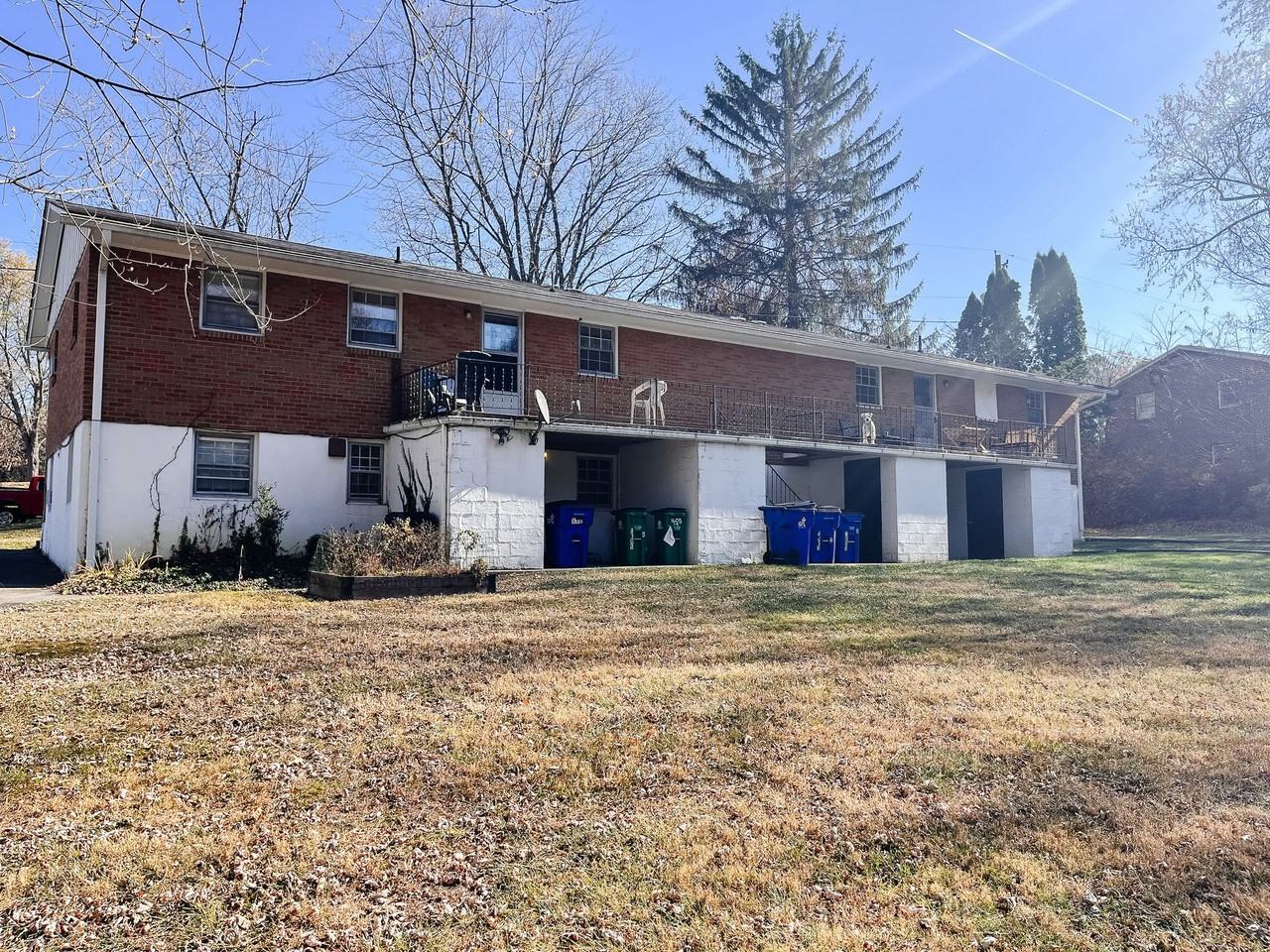 625PB - 1605 Lark Lane -M - Photo 2 of 3