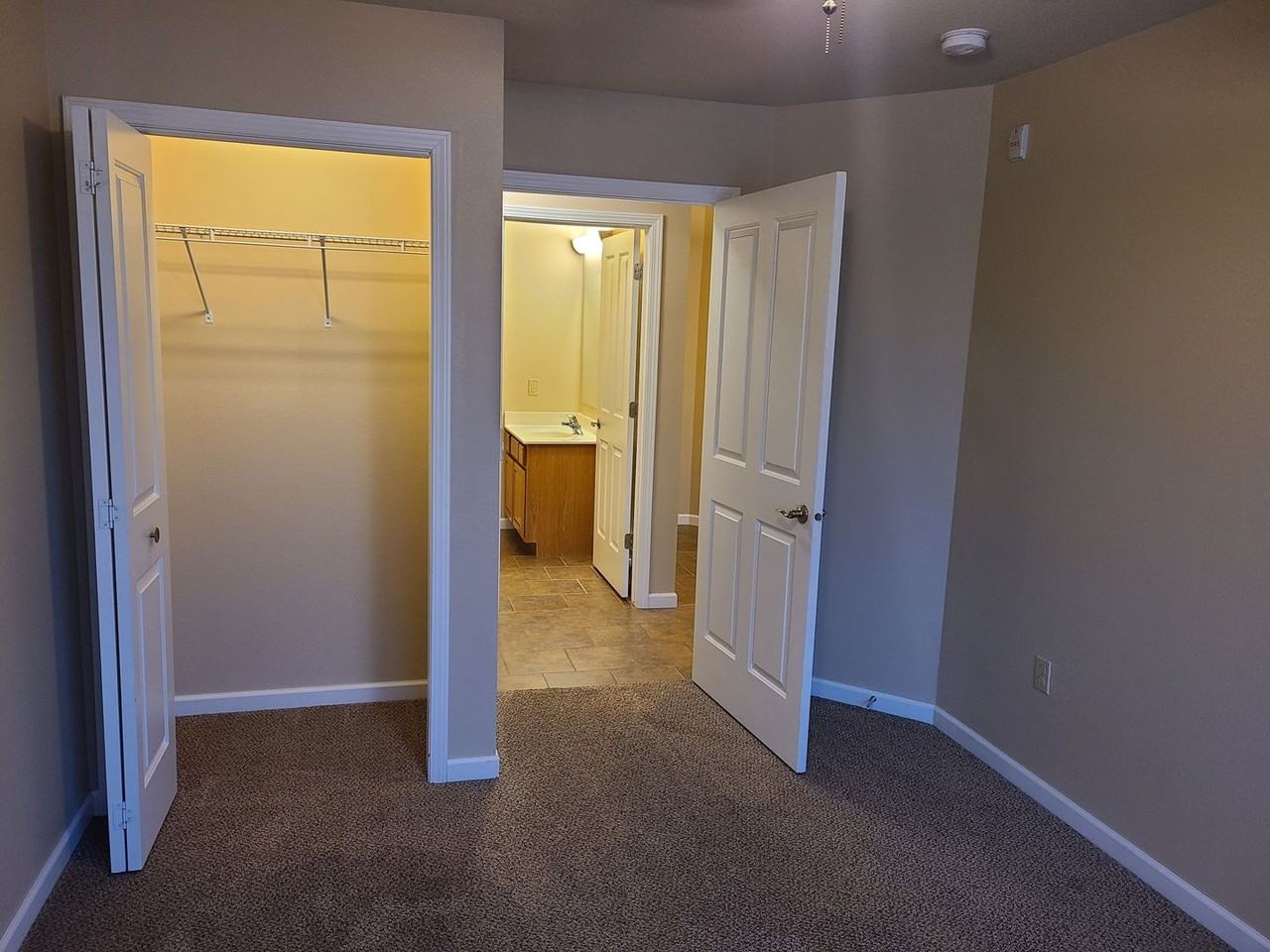 The Residences at 843 Oak - Photo 7 of 35