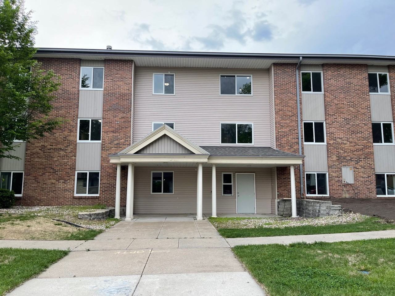 Dreamvesting Loop LLC (4001 Holdrege Street) - Photo 2 of 5