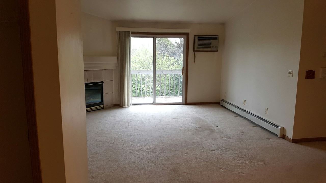 Meet your new home at Stone Ridge Estates in Neenah! Apartments 1810 County Road Ii, Neenah