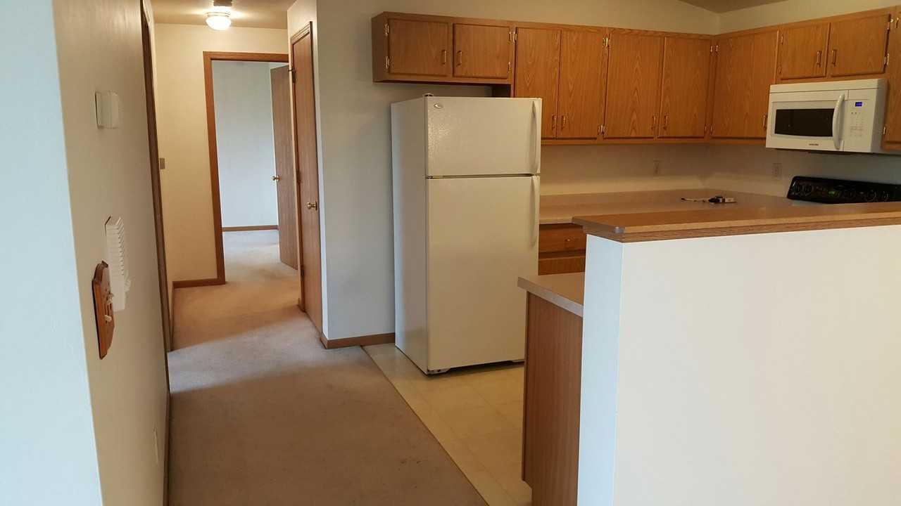 Meet your new home at Stone Ridge Estates in Neenah! Apartments 1810