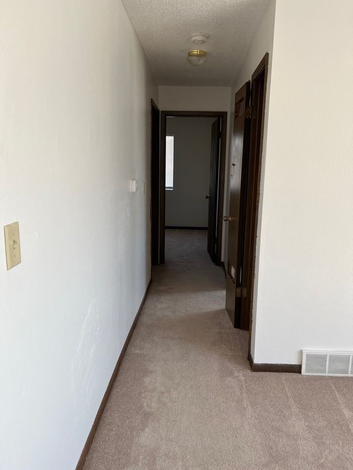 Robinwood Apartments - Photo 3 of 9