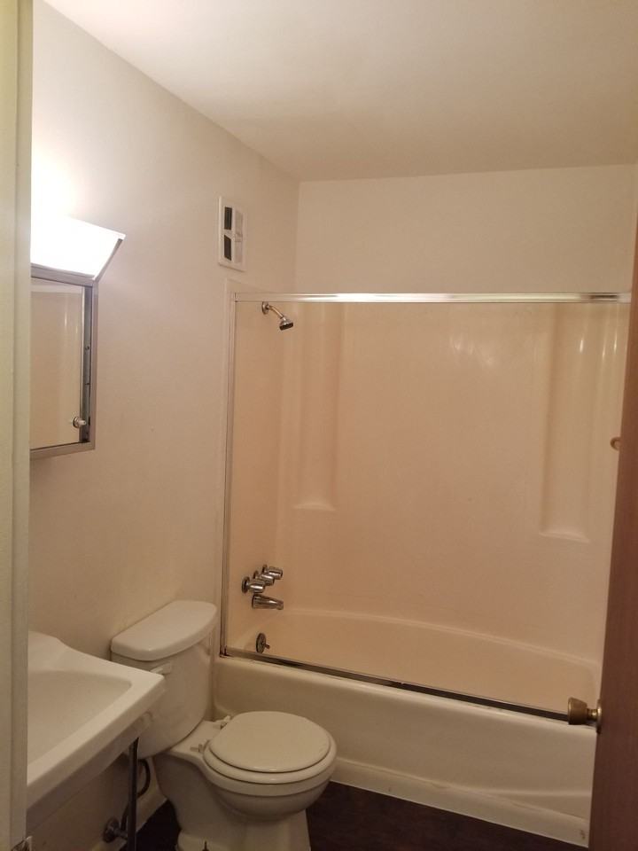 1900 30th Street - Photo 3 of 5