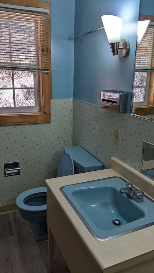 Gearhead Inn - Photo 5 of 10