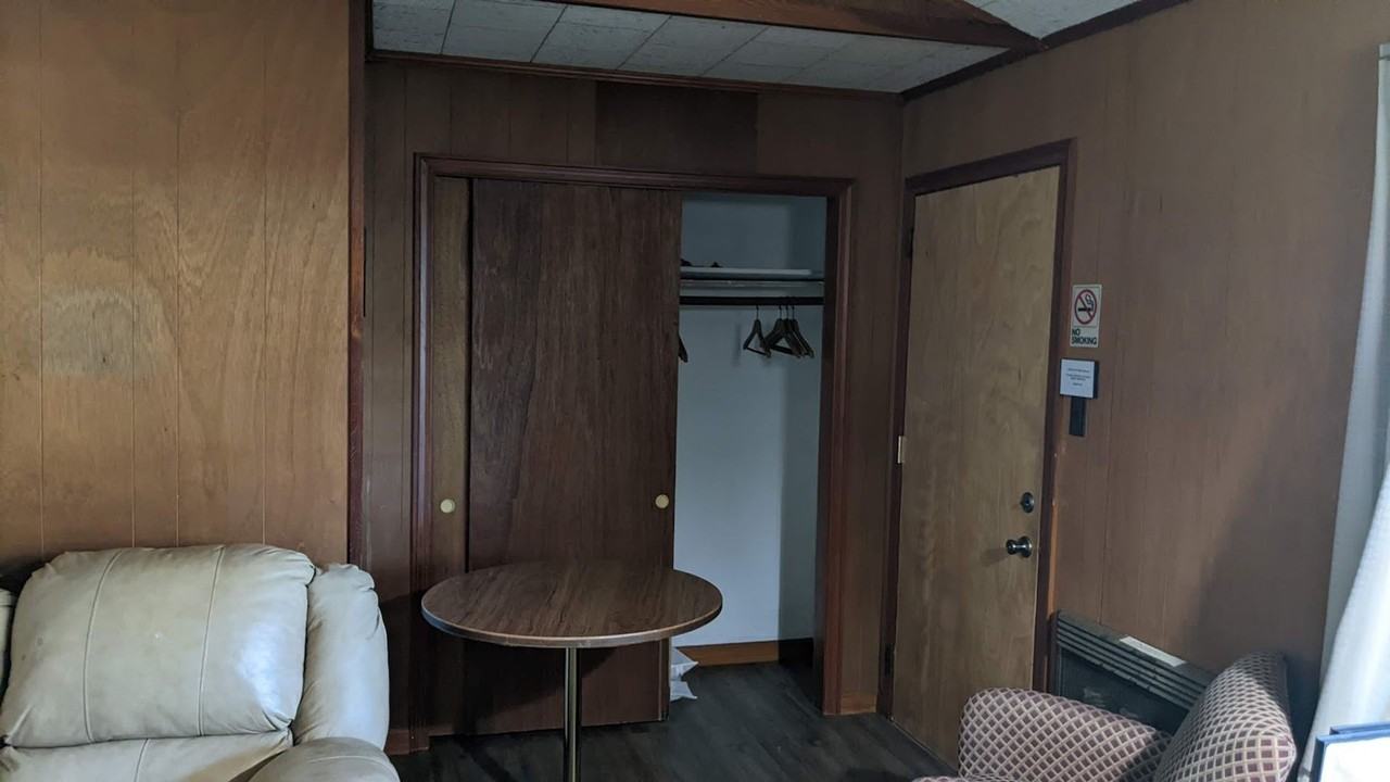 Gearhead Inn - Photo 7 of 10