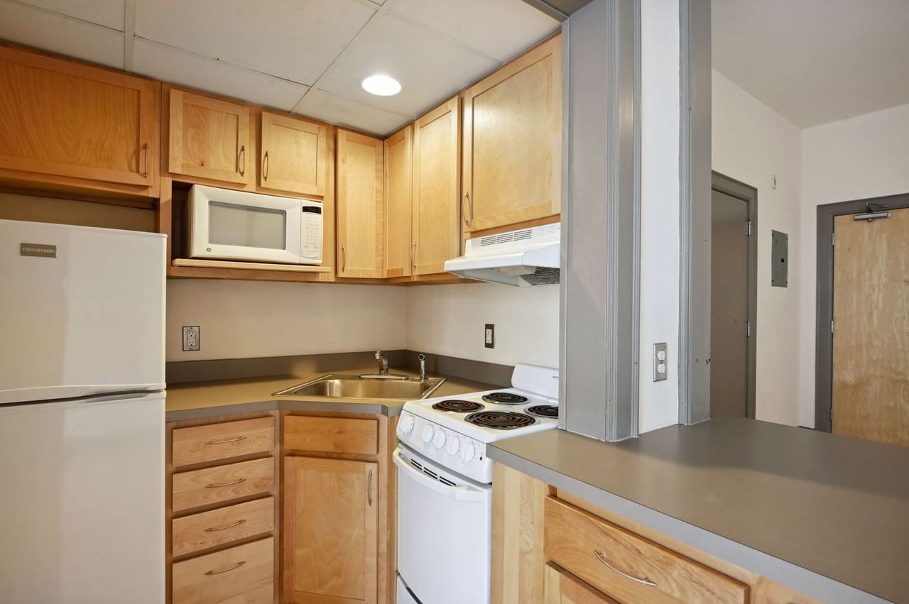 Icehouse Plaza - Photo 3 of 15