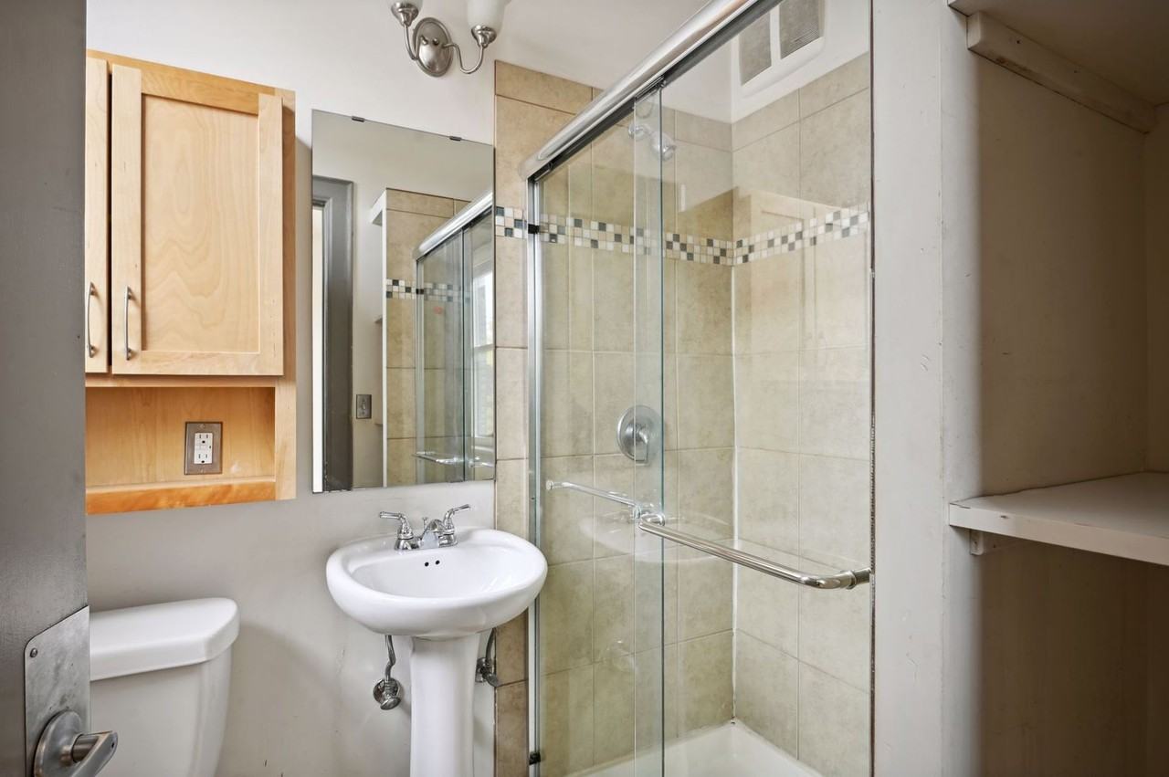 Icehouse Plaza - Photo 4 of 15