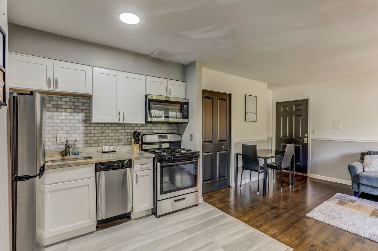 330 Oakland - Photo 2 of 11