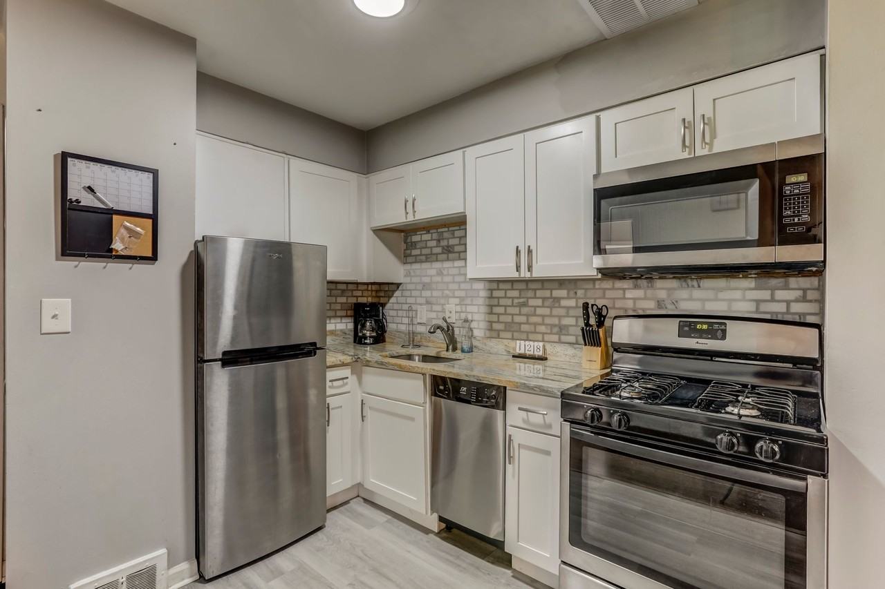 330 Oakland - Photo 3 of 11