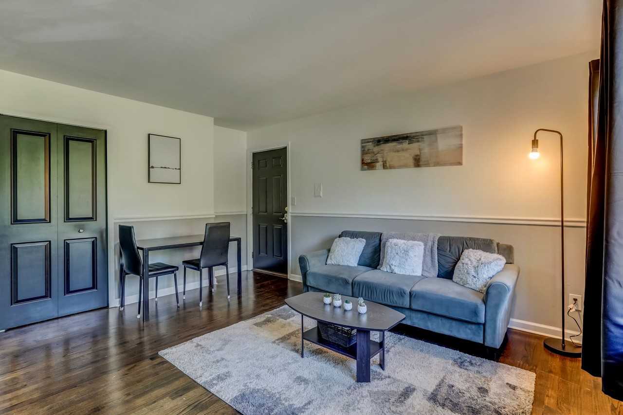 330 Oakland - Photo 5 of 11