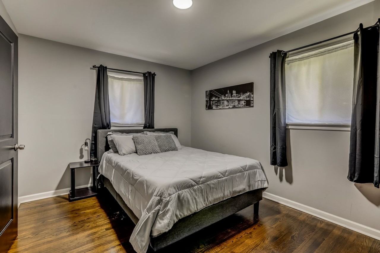 330 Oakland - Photo 7 of 11