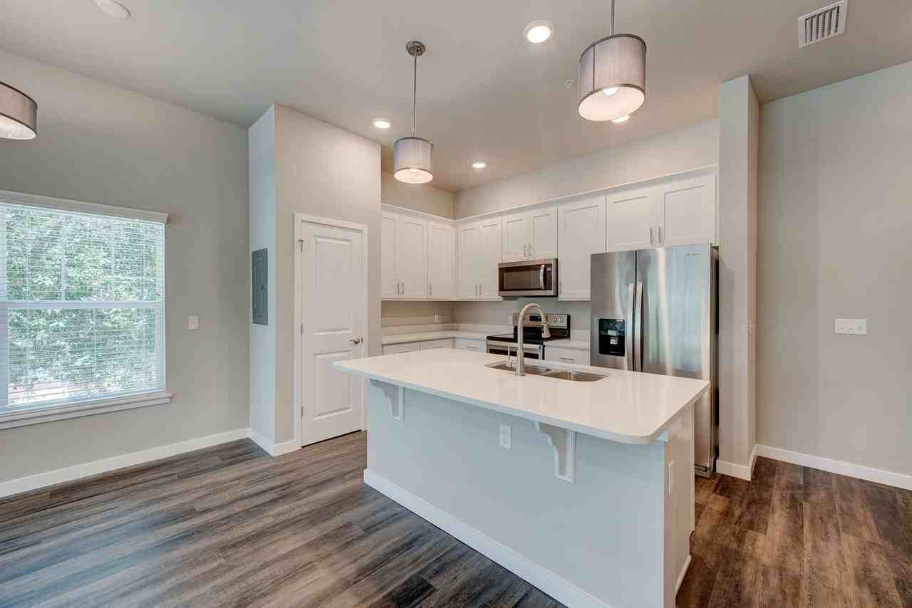 Metro 39 Apartments - Photo 4 of 50