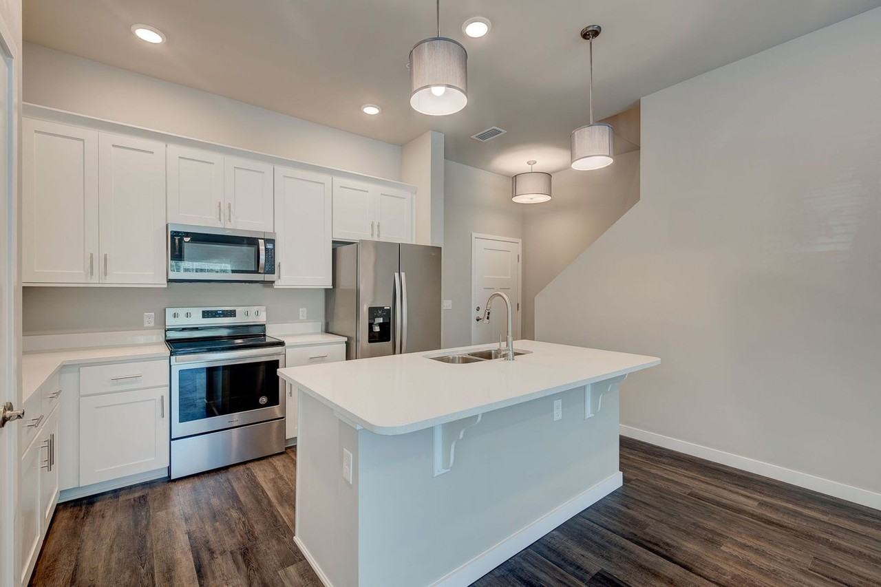 Metro 39 Apartments - Photo 6 of 50