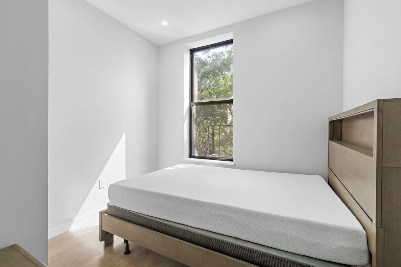 657 E187 BH LLC - Photo 5 of 23