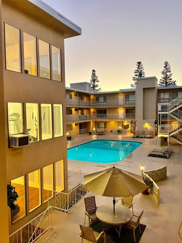 Encino Towers - Photo 7 of 32