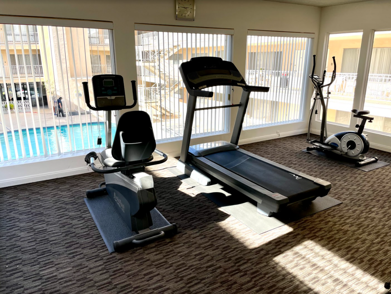 Encino Towers - Photo 5 of 32