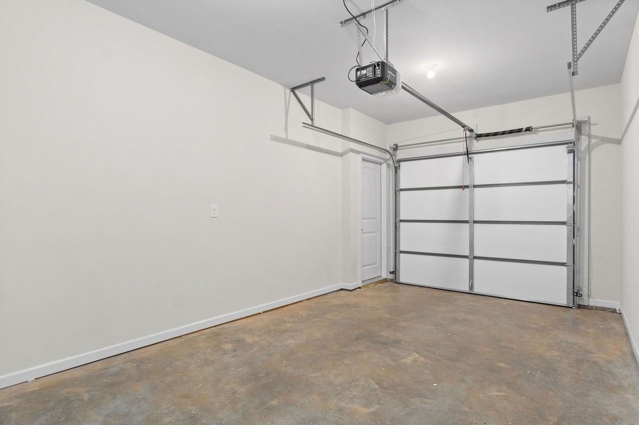 Allen Rd - 3350 - Photo 4 of 28